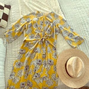 Like new- Beautiful hi low dress tied around waist M